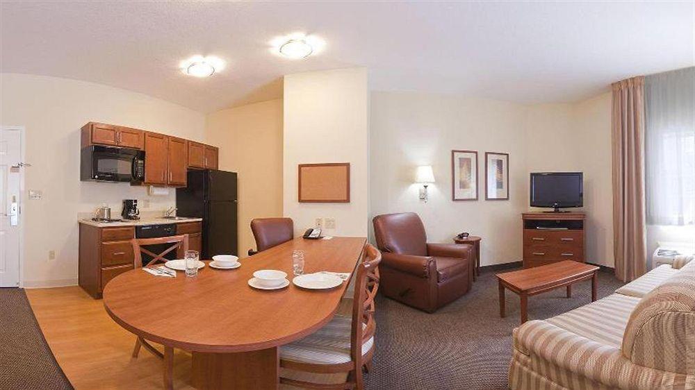 Candlewood Suites Fort Myers/Sanibel Gateway By Ihg Εξωτερικό φωτογραφία