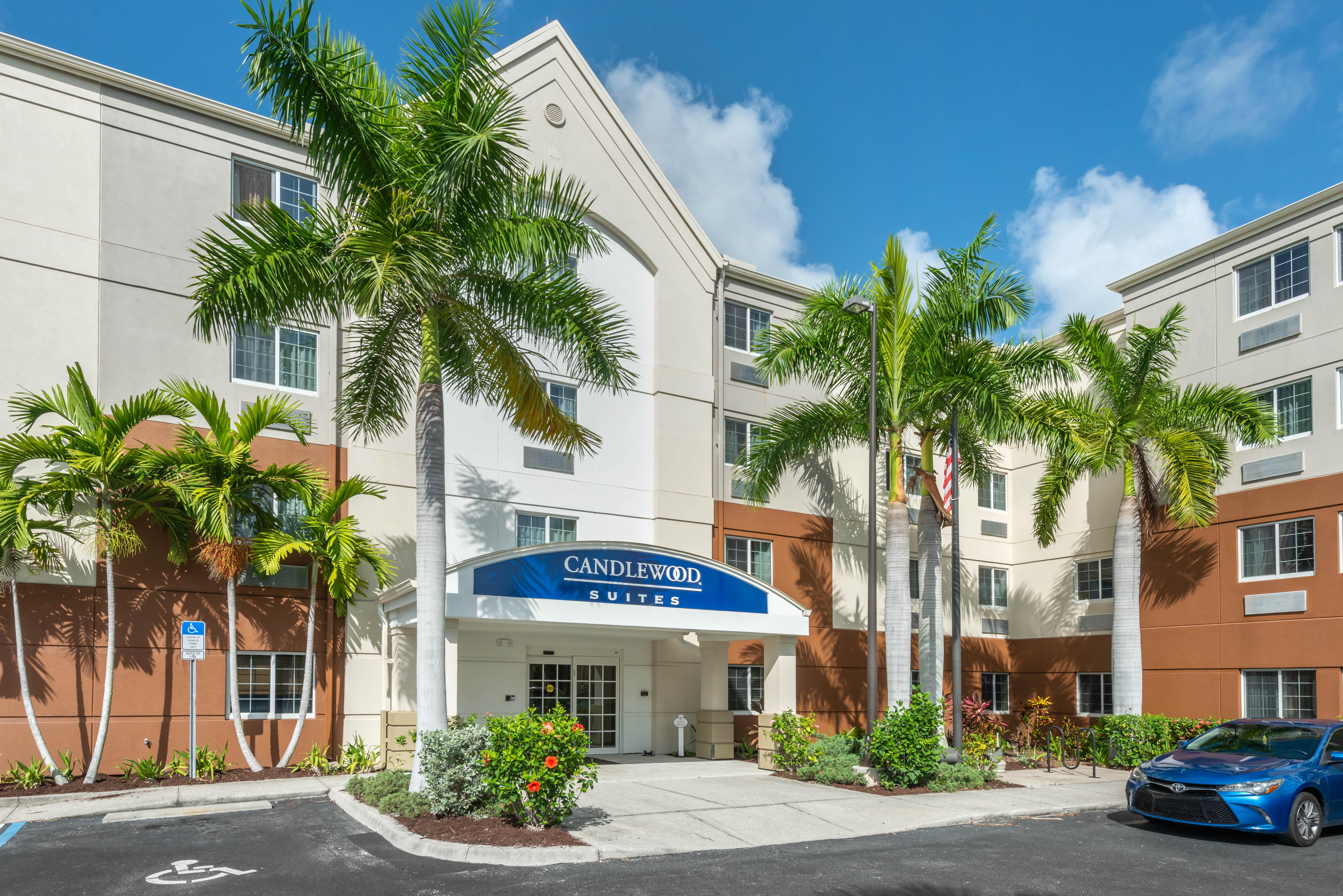 Candlewood Suites Fort Myers/Sanibel Gateway, An Ihg Hotel Εξωτερικό φωτογραφία