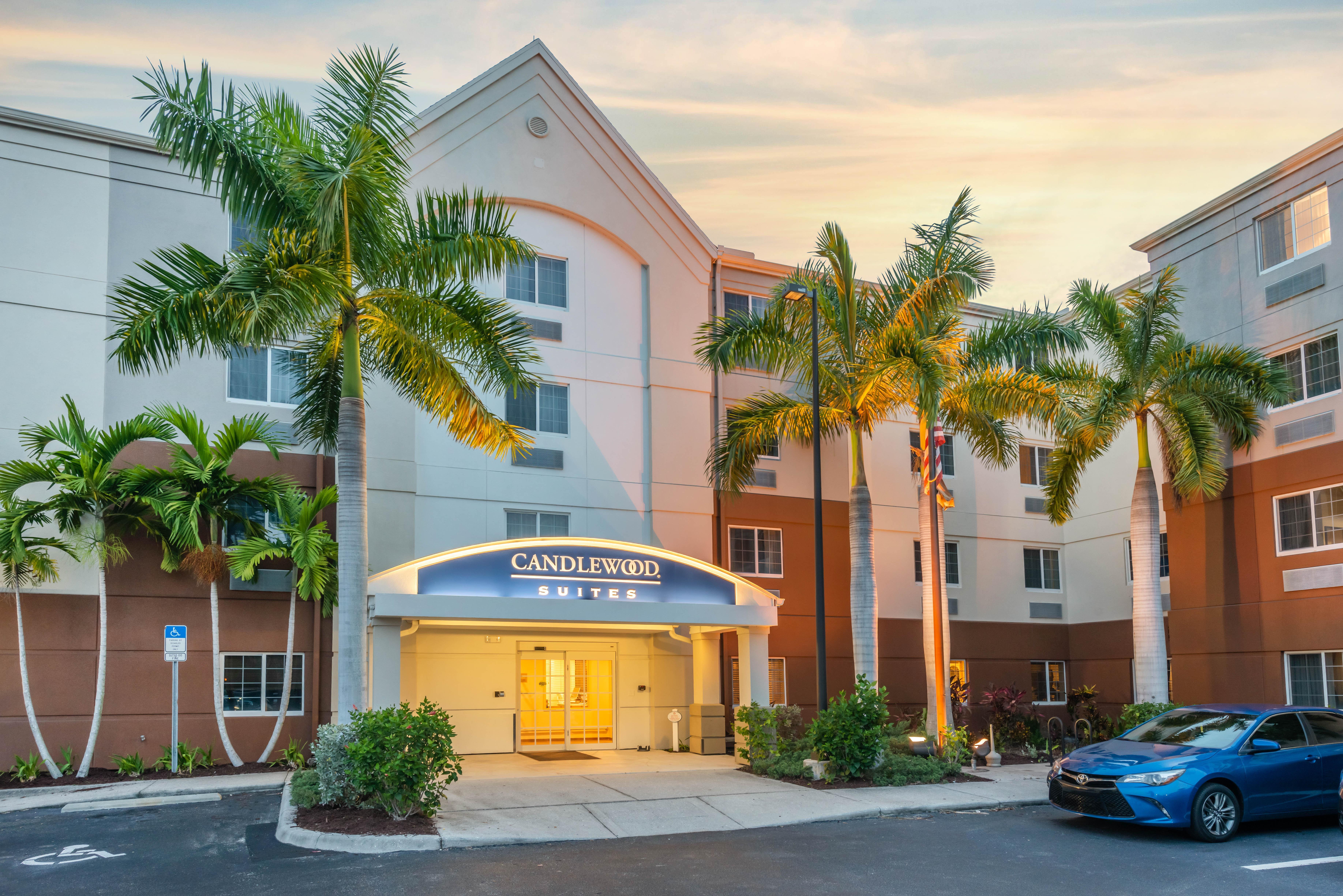 Candlewood Suites Fort Myers/Sanibel Gateway, An Ihg Hotel Εξωτερικό φωτογραφία