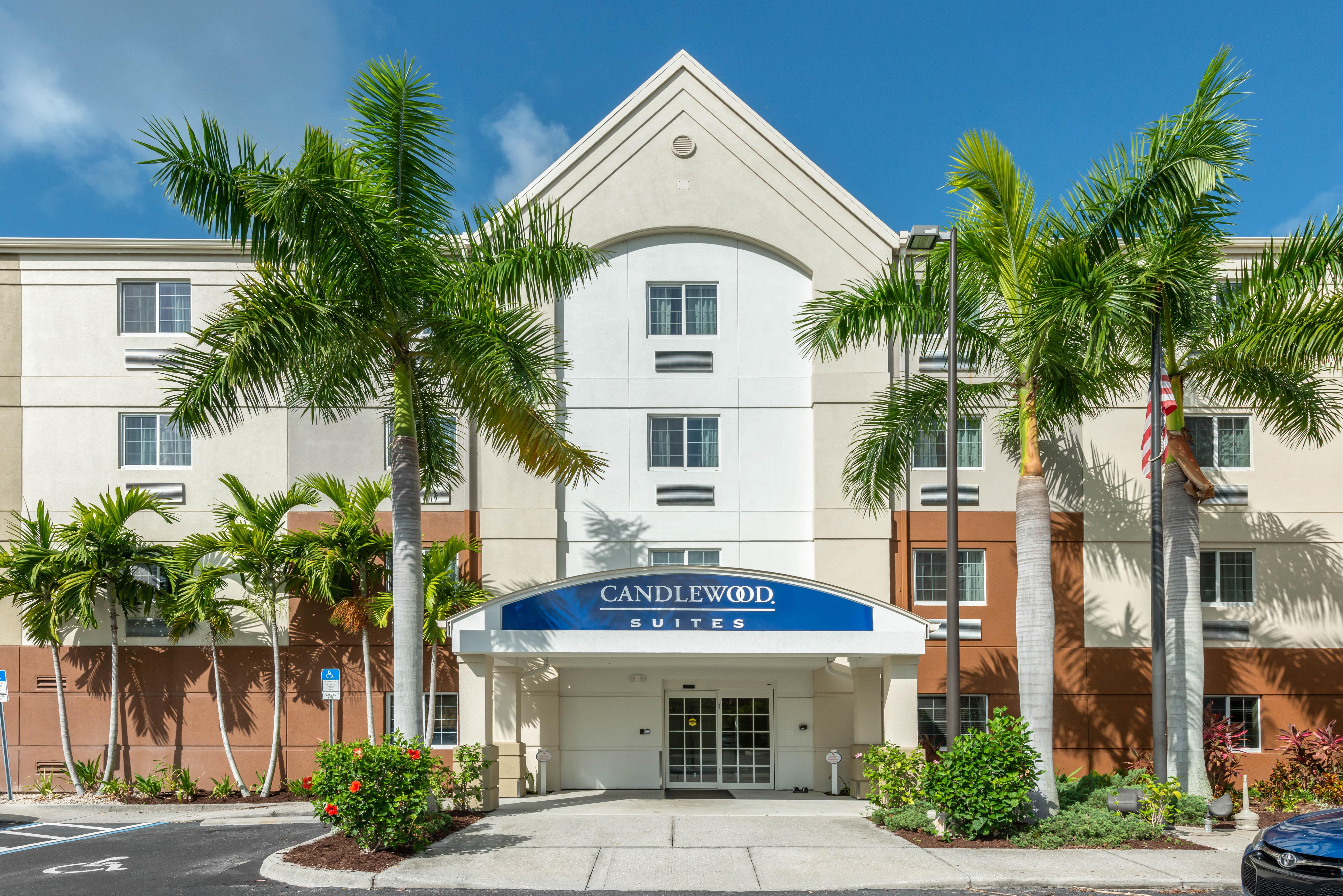 Candlewood Suites Fort Myers/Sanibel Gateway By Ihg Εξωτερικό φωτογραφία