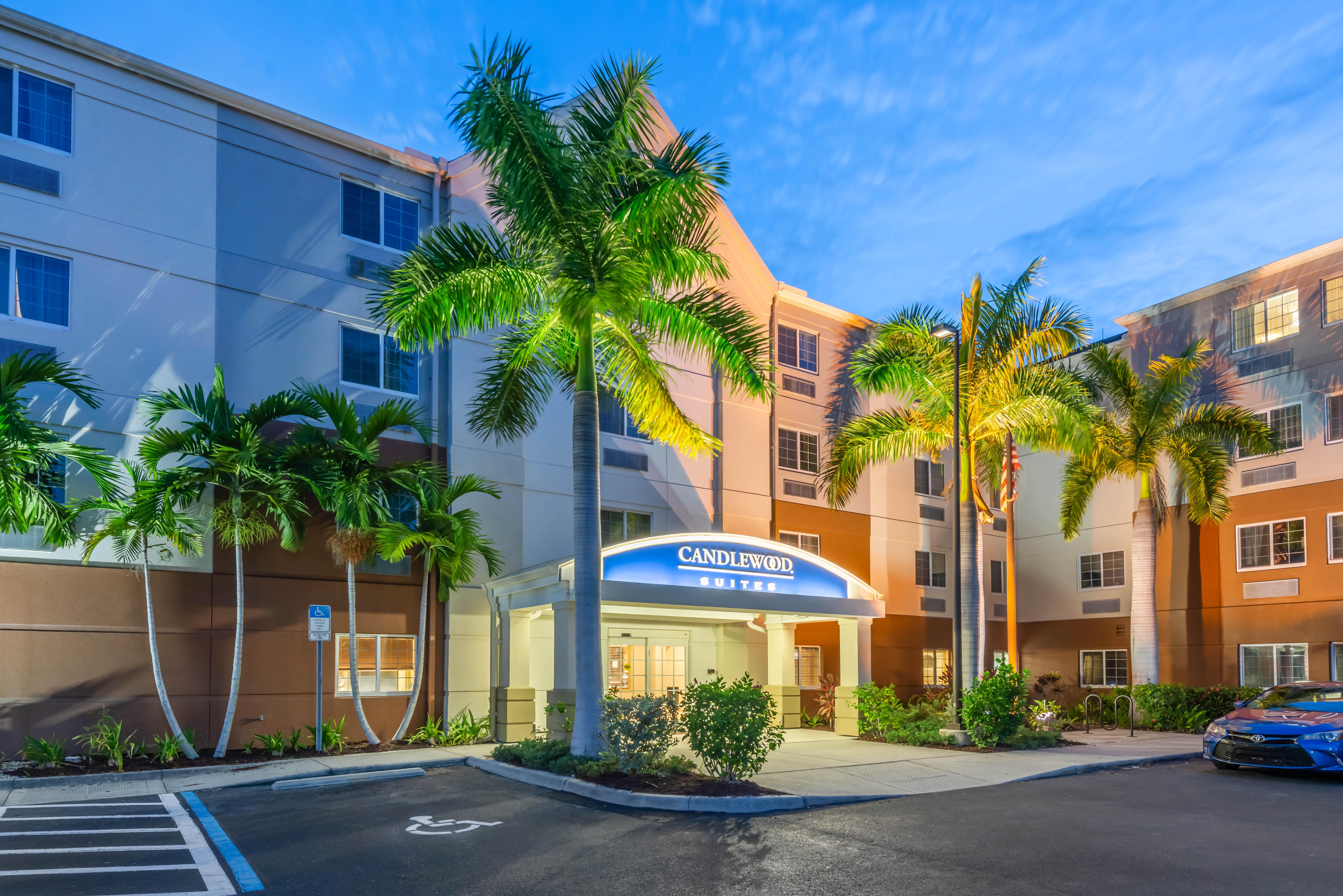 Candlewood Suites Fort Myers/Sanibel Gateway By Ihg Εξωτερικό φωτογραφία