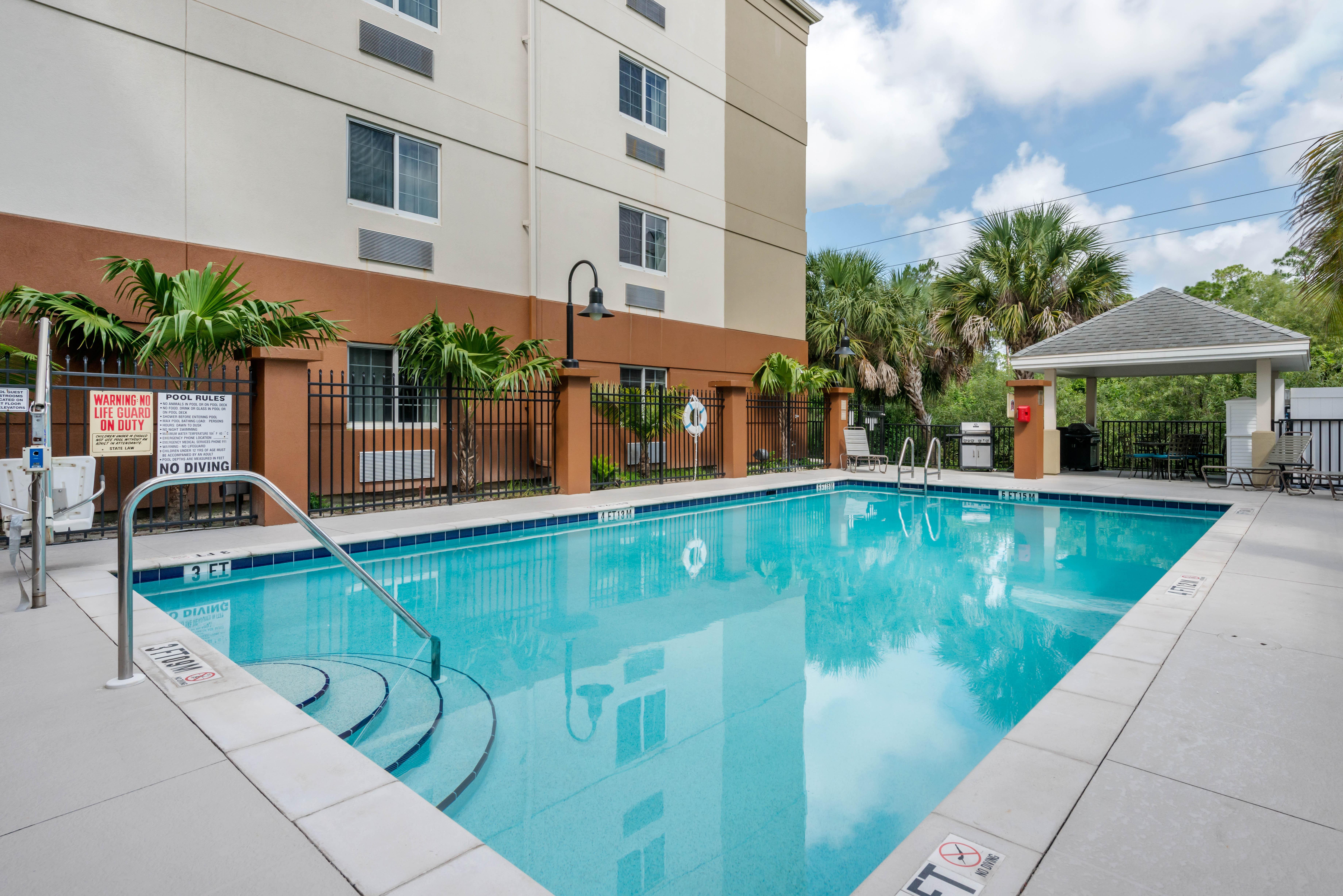 Candlewood Suites Fort Myers/Sanibel Gateway By Ihg Εξωτερικό φωτογραφία