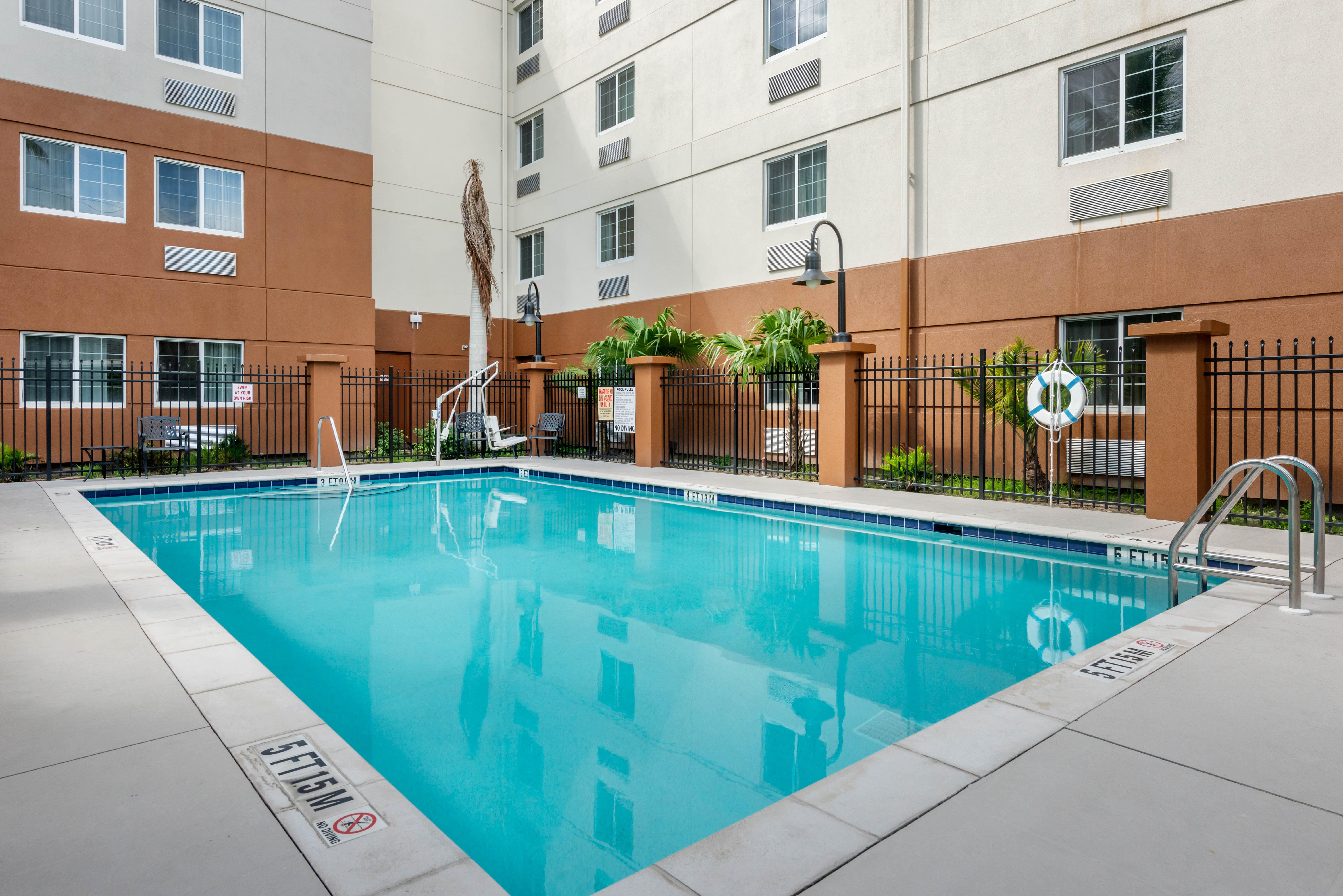 Candlewood Suites Fort Myers/Sanibel Gateway, An Ihg Hotel Εξωτερικό φωτογραφία