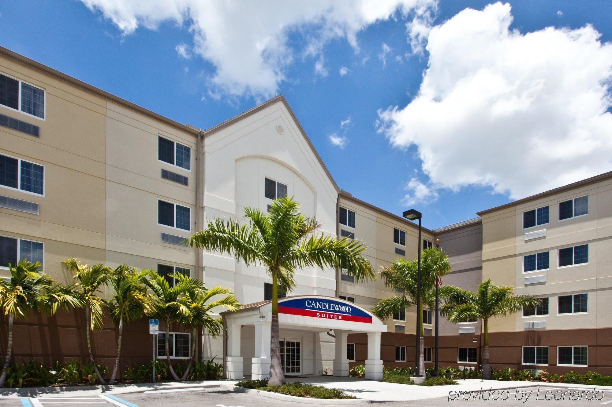 Candlewood Suites Fort Myers/Sanibel Gateway By Ihg Εξωτερικό φωτογραφία