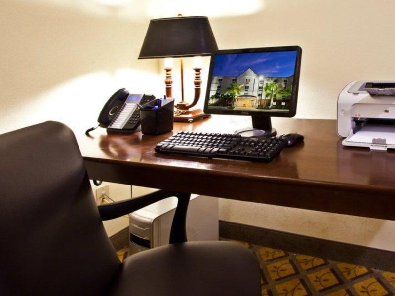 Candlewood Suites Fort Myers/Sanibel Gateway By Ihg Εξωτερικό φωτογραφία