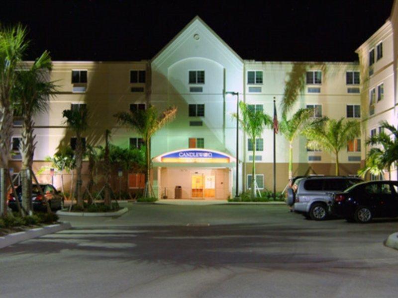 Candlewood Suites Fort Myers/Sanibel Gateway, An Ihg Hotel Εξωτερικό φωτογραφία