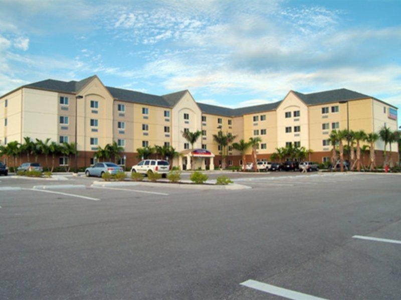 Candlewood Suites Fort Myers/Sanibel Gateway By Ihg Εξωτερικό φωτογραφία