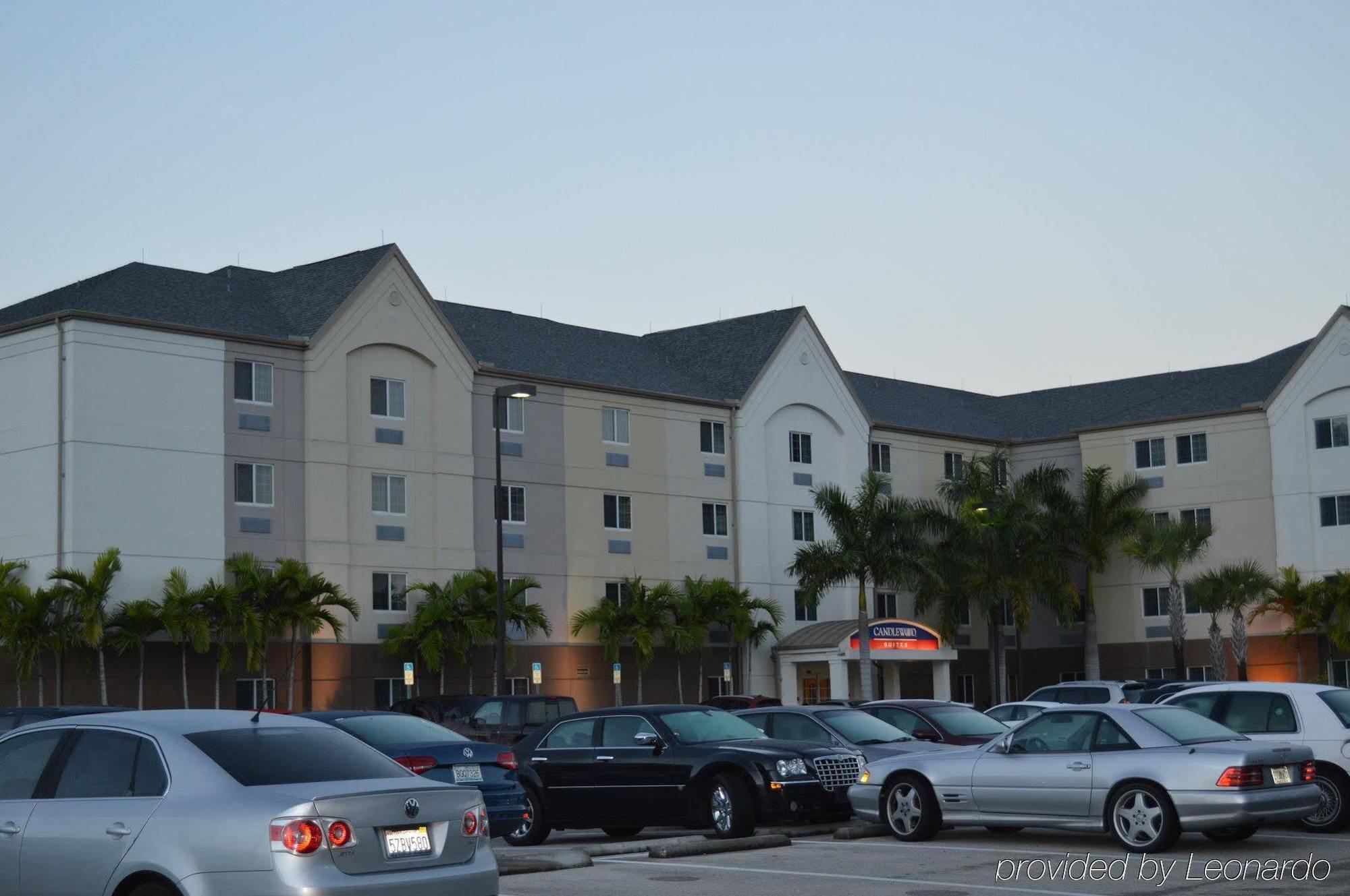 Candlewood Suites Fort Myers/Sanibel Gateway, An Ihg Hotel Εξωτερικό φωτογραφία